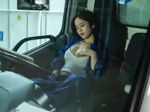 Chồng thất nghiệp, vợ yêu đi làm tài xế giao thằng nhỏ và cái kết