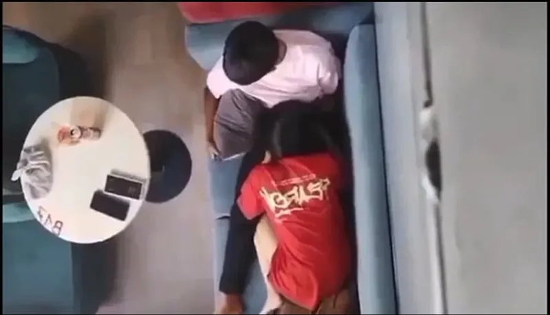 Quay lén eny liếm bú cho nhân tình nơi công cộng